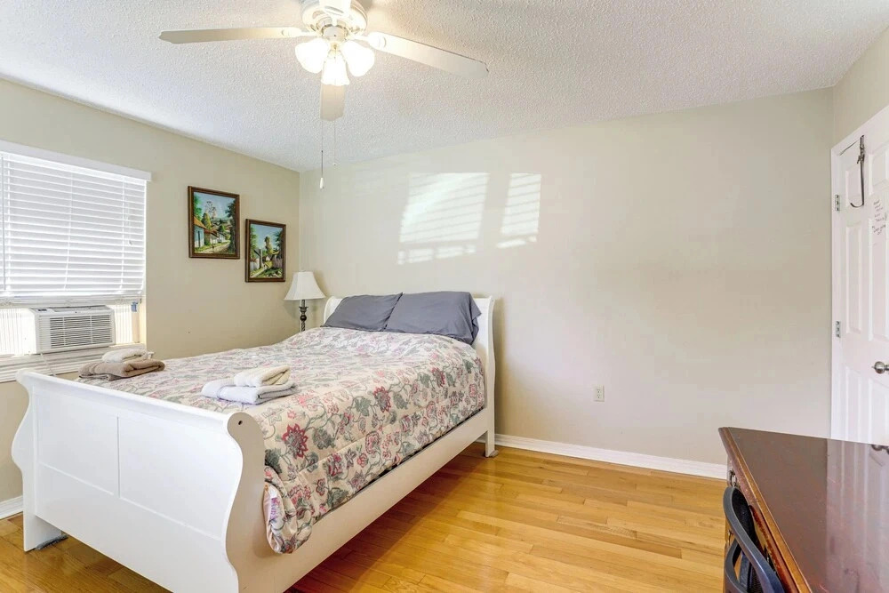 5 Mi to French Quarter: Central Nola Home w/ Decks
