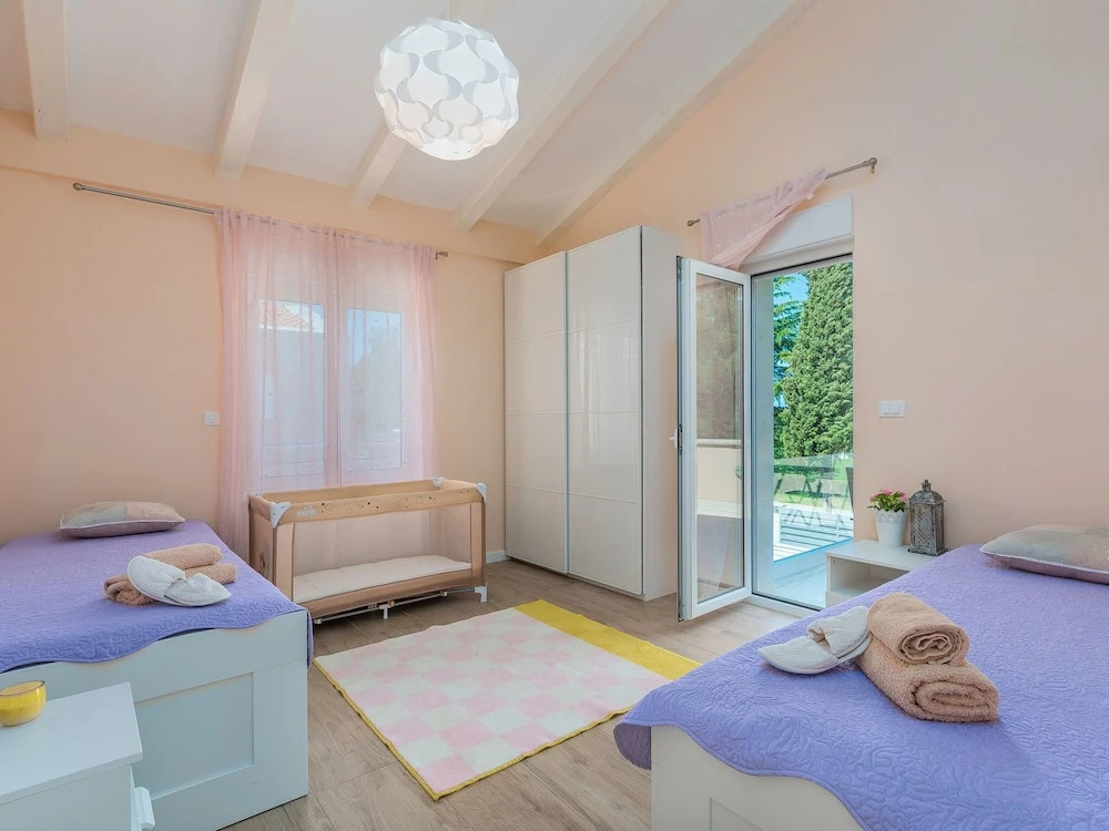 Modern Holiday House Favola In Funtana For 7 Persons Near The Beach