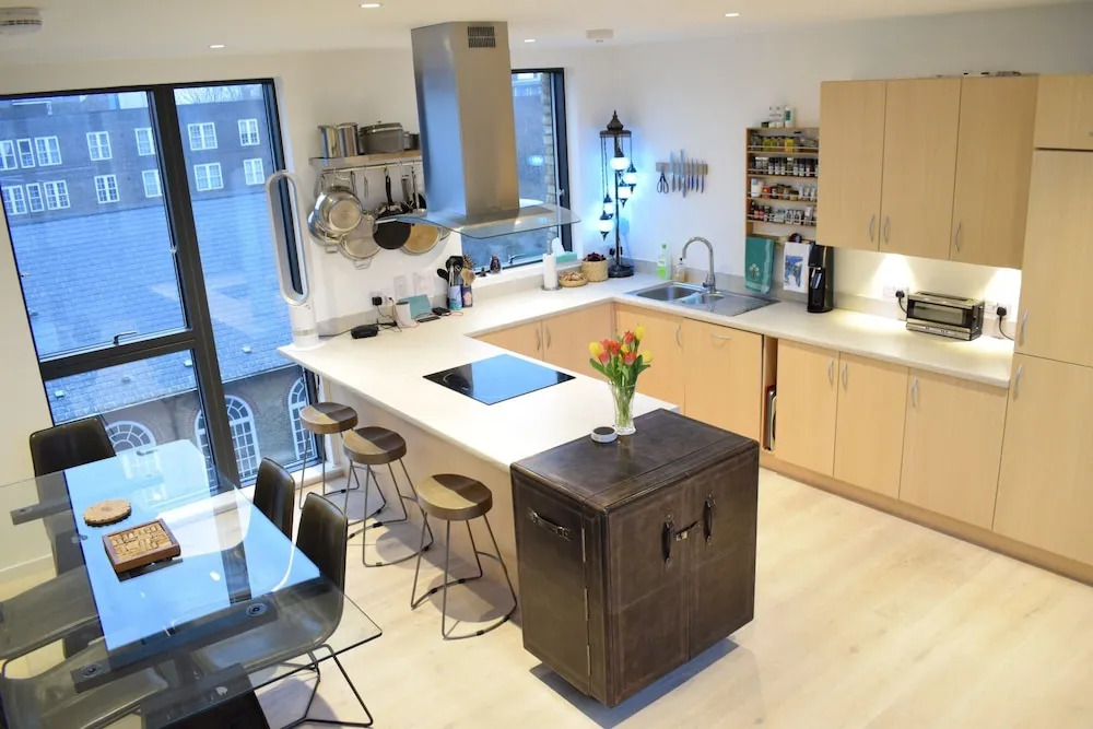 Spacious Greenwich Flat