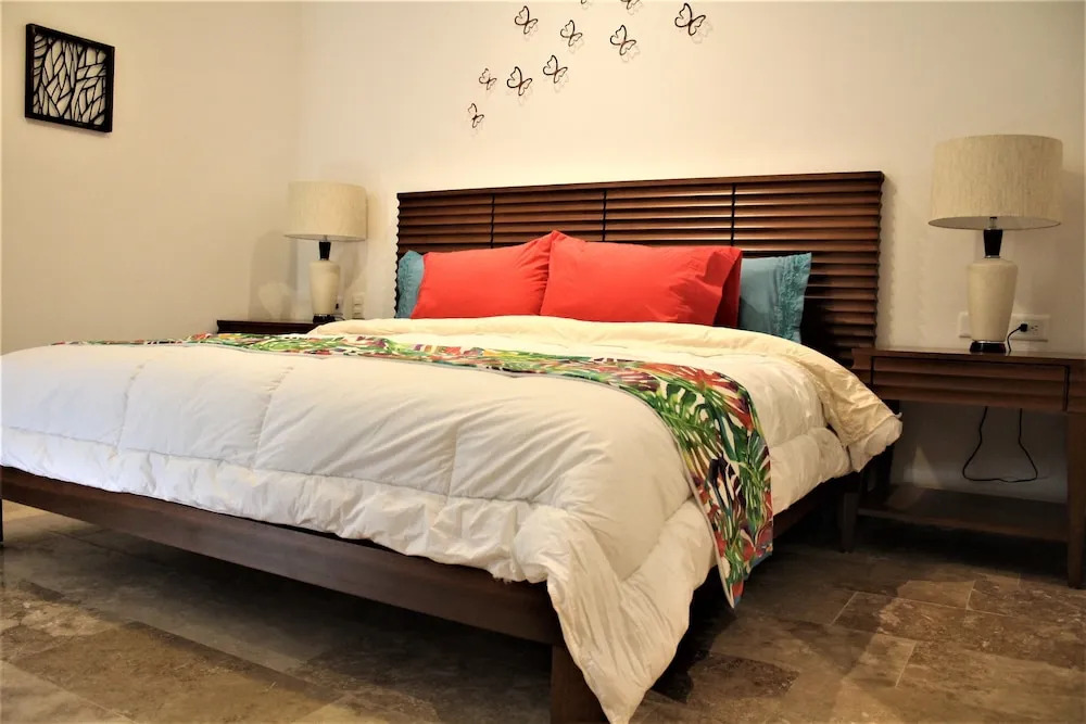 High-end comfort 2BR Condo with pool access by Happy Address