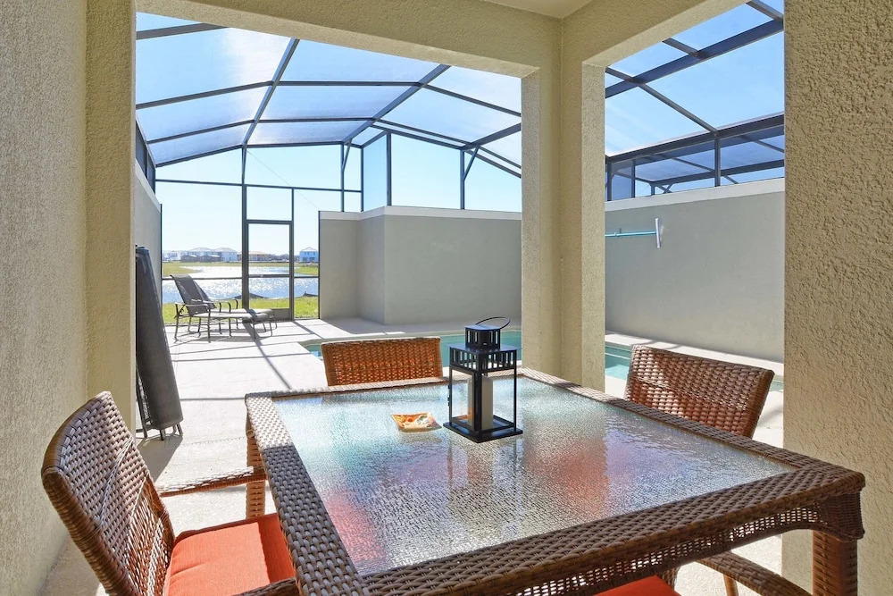 Storey Lake 4 Bedroom Townhome w Splashpool - 1610ST