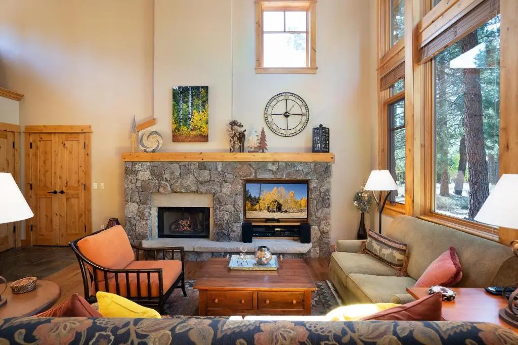 New Listing! Luxury 3 Bedroom Townhome in Old Greenwood-Walk to the Pavilion!