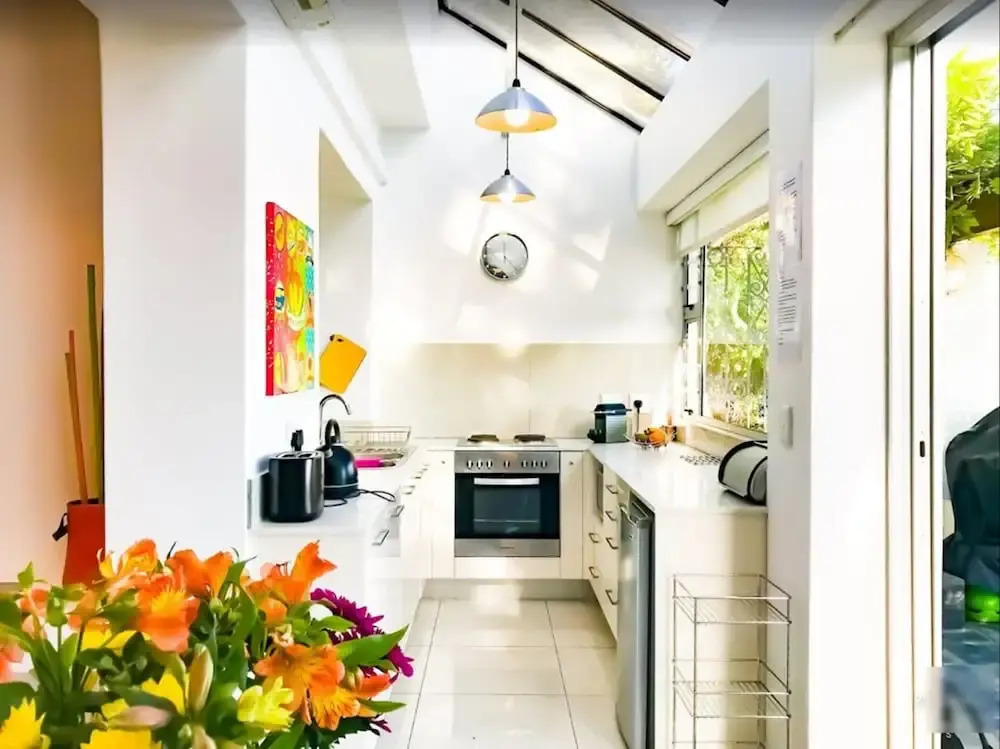 121 Ocean View Drive Studio Apartment