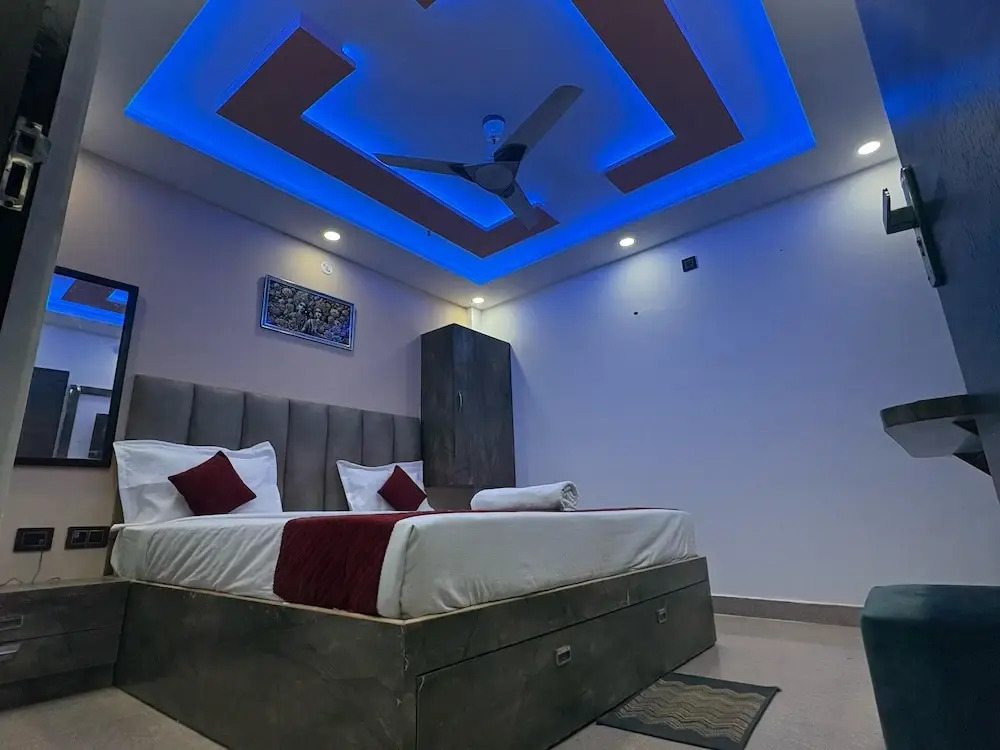 FabHotel Yatri Nivas - Nr Assi Ghat