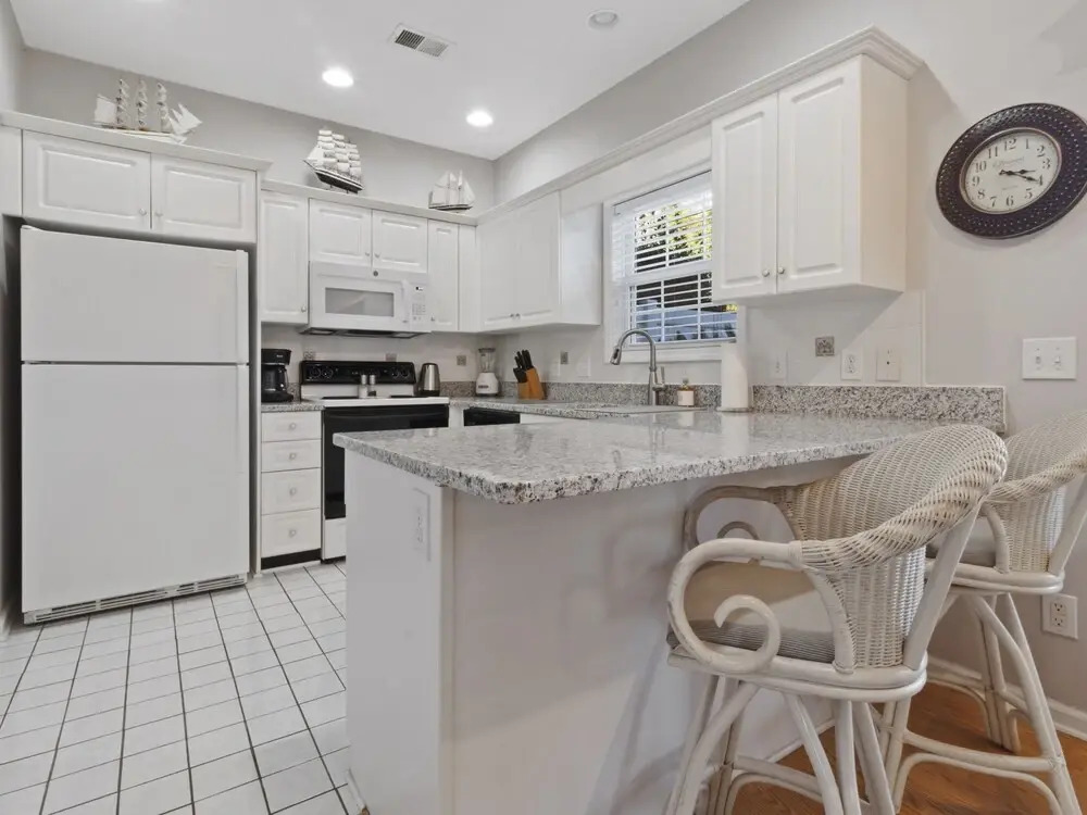 Fairway Oaks #20d 3 Bedroom Condo by RedAwning, North Myrtle Beach