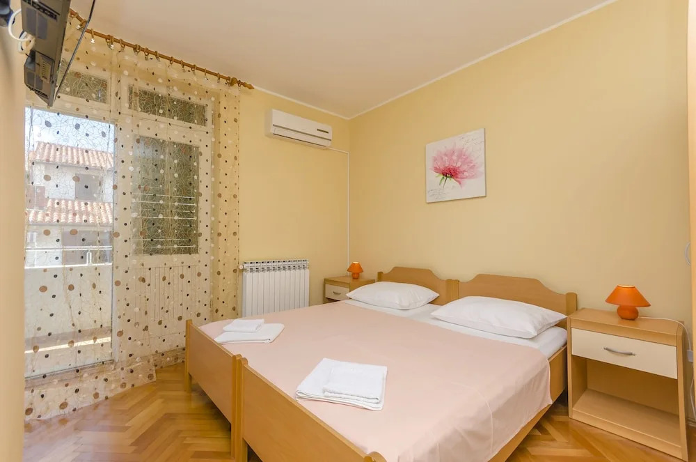 Rooms Summer Chill