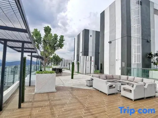 Reizz Residence | 2 BDR, 2 BATH, with Balcony