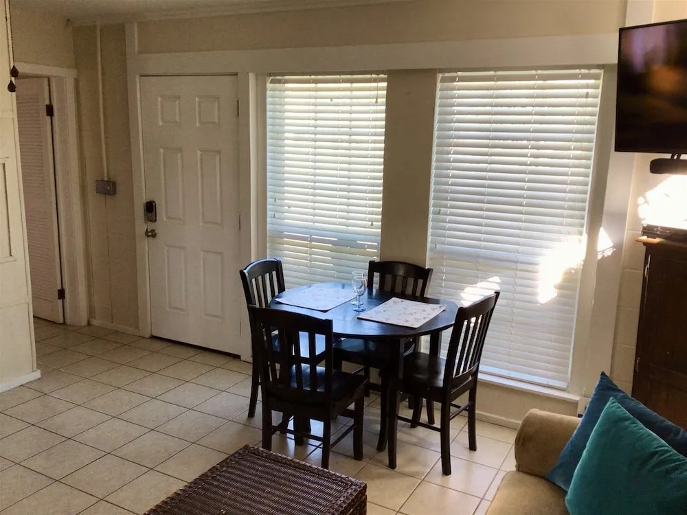 Caprice Cottage - Sun Harbor Cottage #1