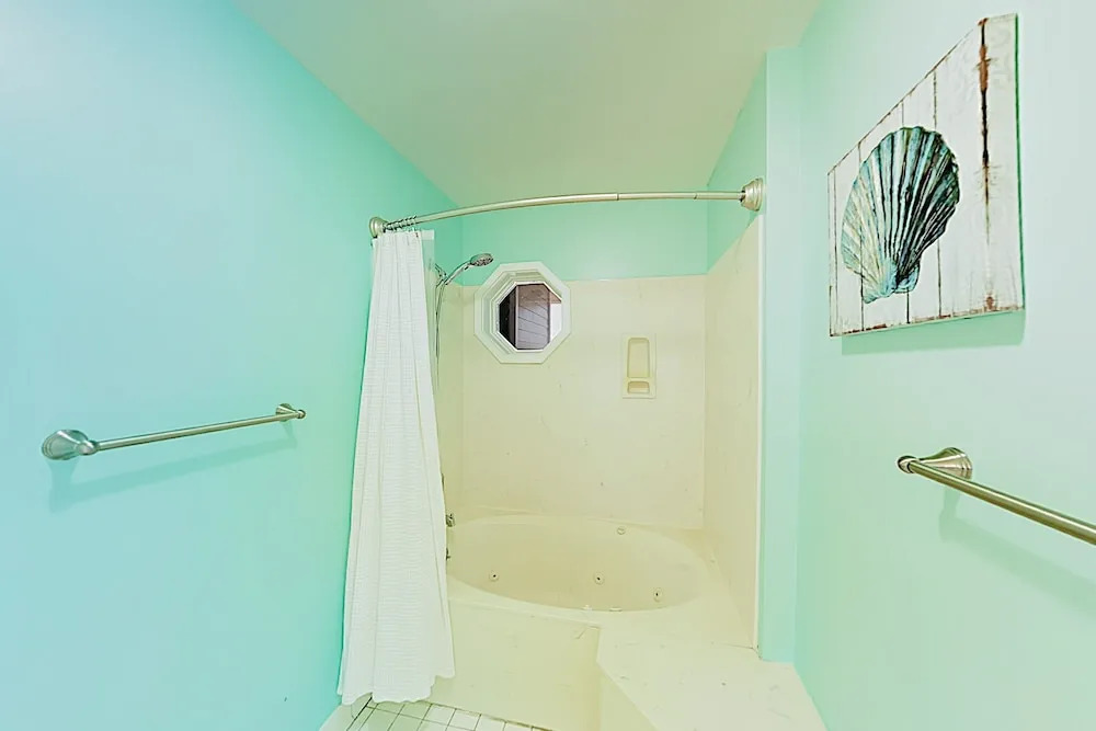 New Listing! Beachside W/ Bay Views & Pool 2 Bedroom Condo