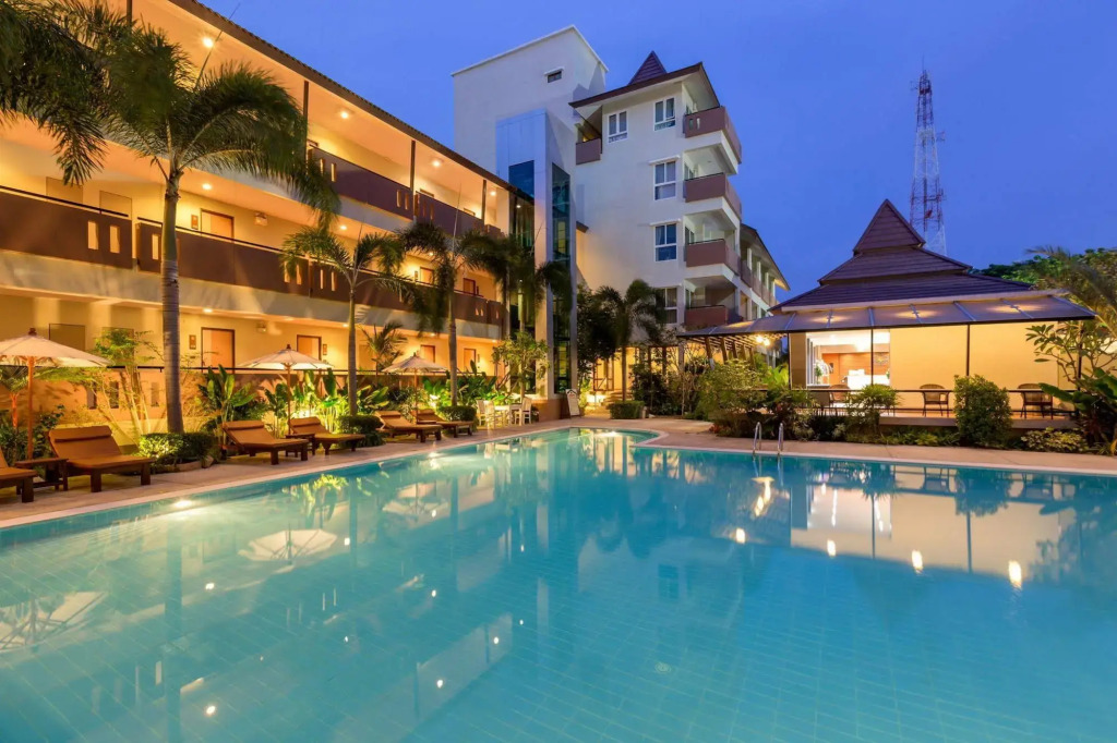 Chaiyapruek Suites