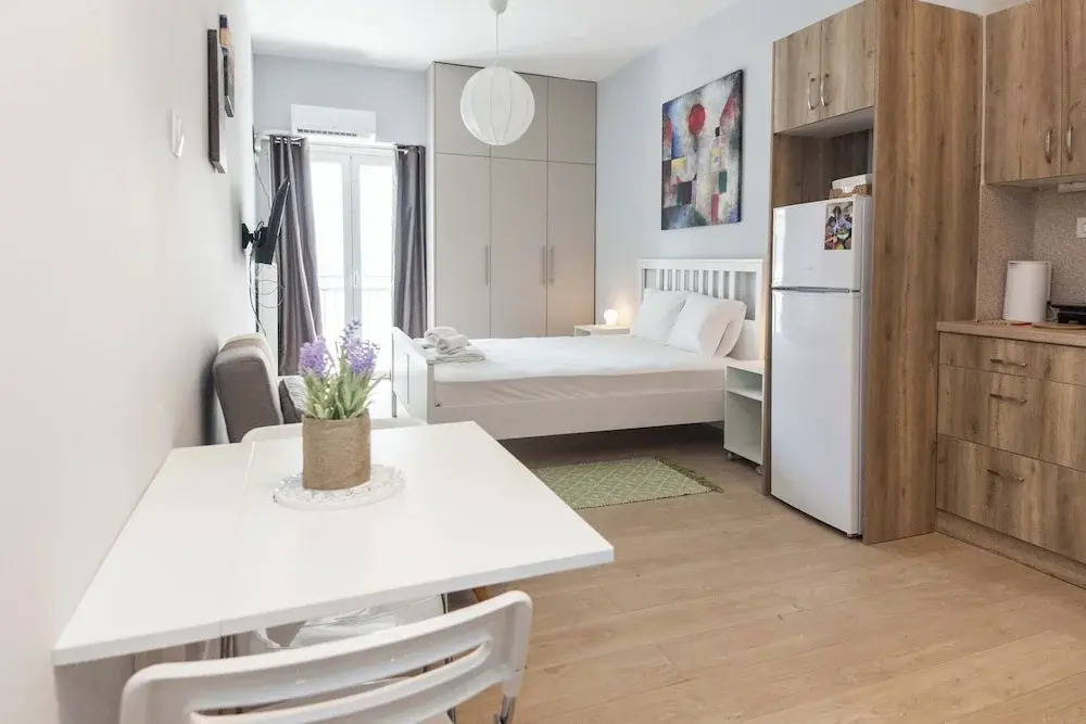 Fresh Exarcheia Studio w Balcony & Style