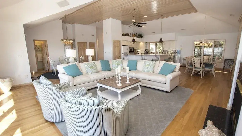 Sound Escape - 6 Br Home