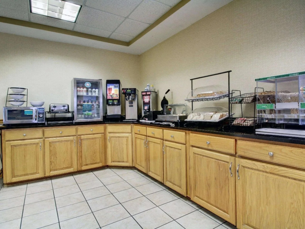 Columbia Inn & Suites
