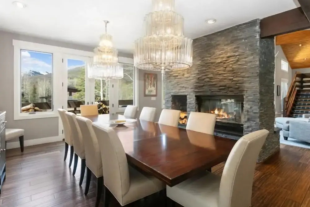 2540 Queen Esther Dr - 5 Bedroom Home with Spa 5 Home