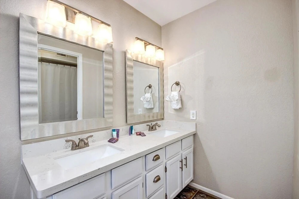 SLS Sandra with FREE Heated Pool, Spa, Pool Table & More.