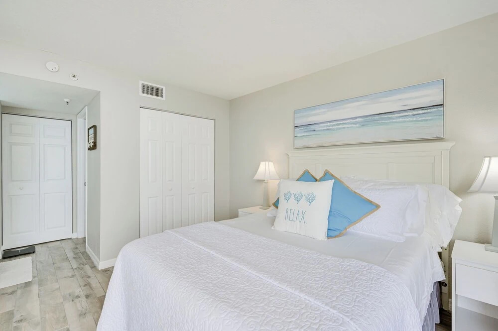 Gulf-view Balcony & Pool Access: Hudson Retreat
