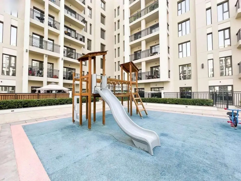 Fancy 2BR Apt Town Square