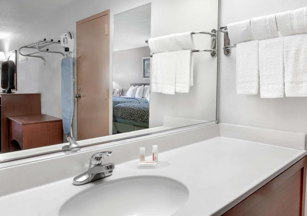 Motel 6 Baton Rouge East, LA I12