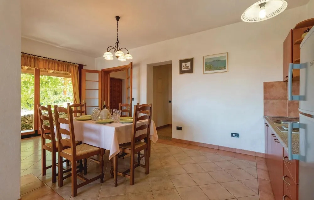 Stunning Home in Preko With 3 Bedrooms and Wifi