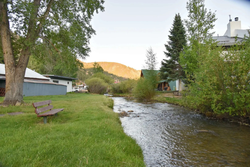 Alpine Lodge Red River