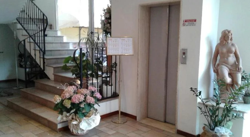 Hotel Trevi Riccione, in centro sul mare con cucina