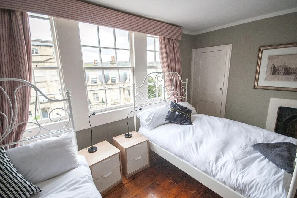 Spacious 5 Bed Ideally Located in the Heart of Historic Bath City Cent