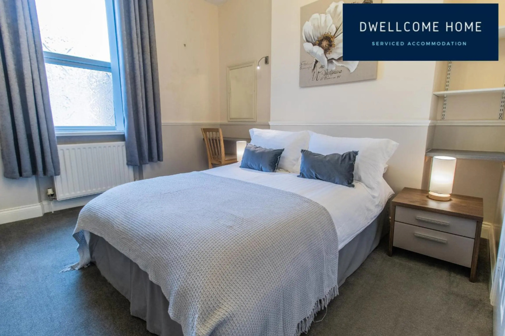 Find "DWELLCOME HOME Ltd" site for 10oo10 assurance from our past guests - HUGE 8 Ensuite Bedroom Townhouse, Fully equipped kitchen & dining room, lounge, 200Mbps broadband, Free Parking, Ideal Contractor & Family Groups, ample free street parking