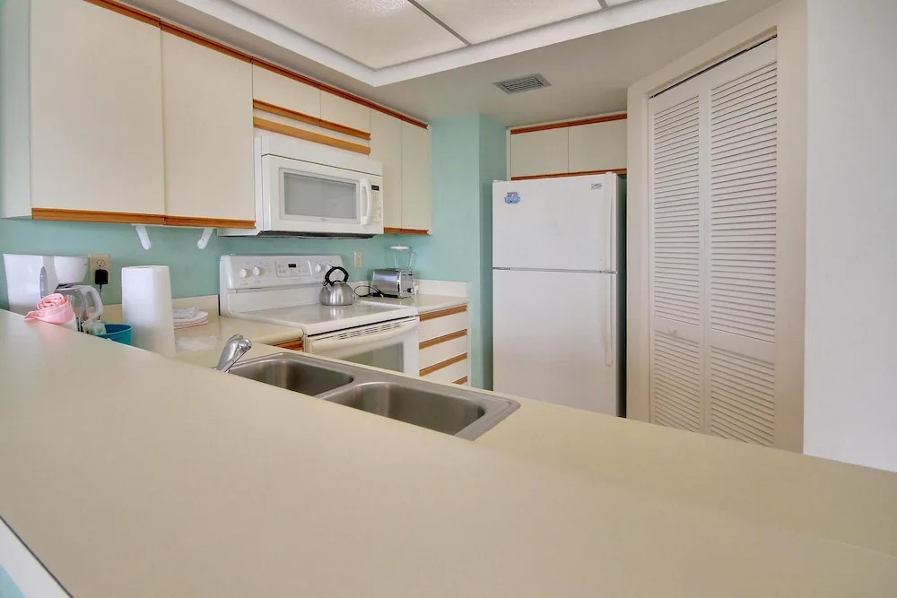 Land's End 301 Building 6 Beachfront / End Unit / Large Balcony!
