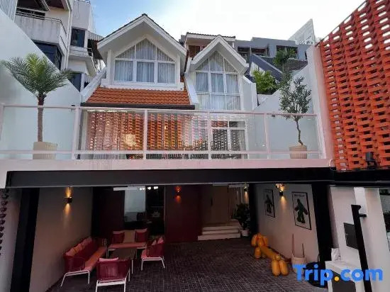 Modern Nordic-style 5-bedroom villa in Sukhumvit, downtown Bangkok