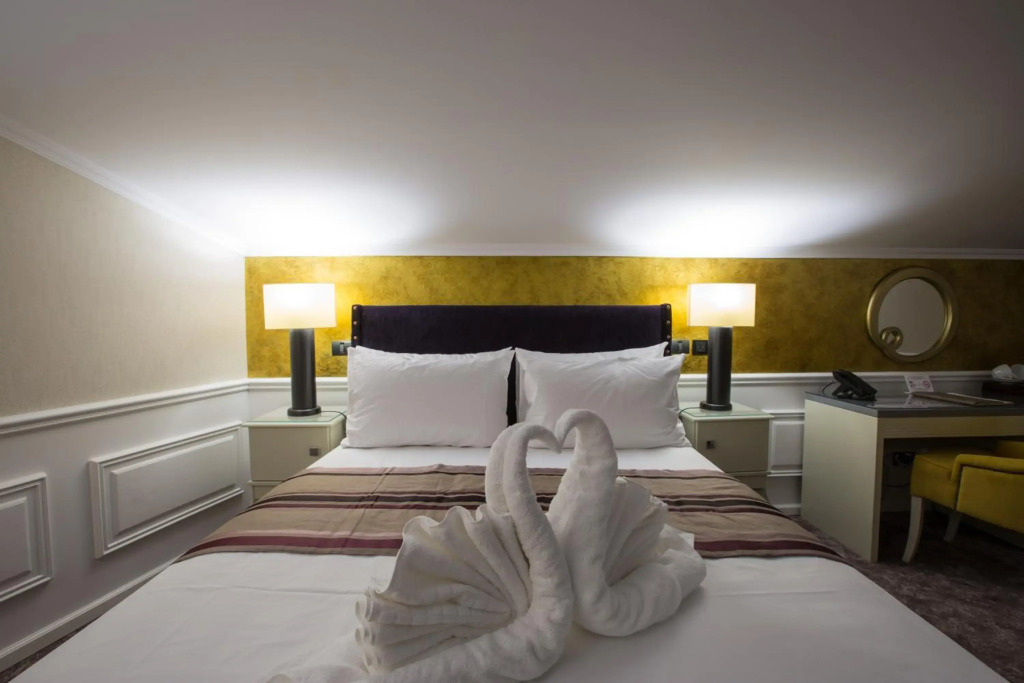 Peninsula Boutique Hotel