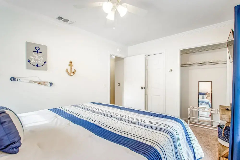 Relaxing, Dog-friendly Home With Furnished Patio, Washer/dryer, Wifi, & AC