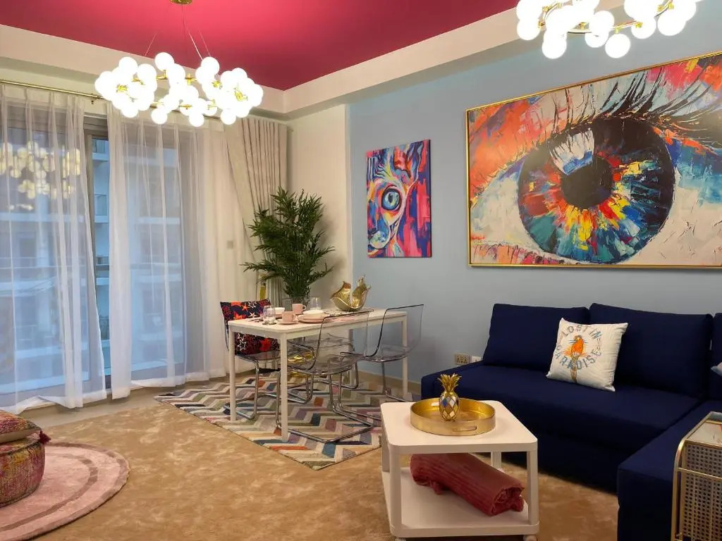 Art-Centric Signature Apartment With Beach-View