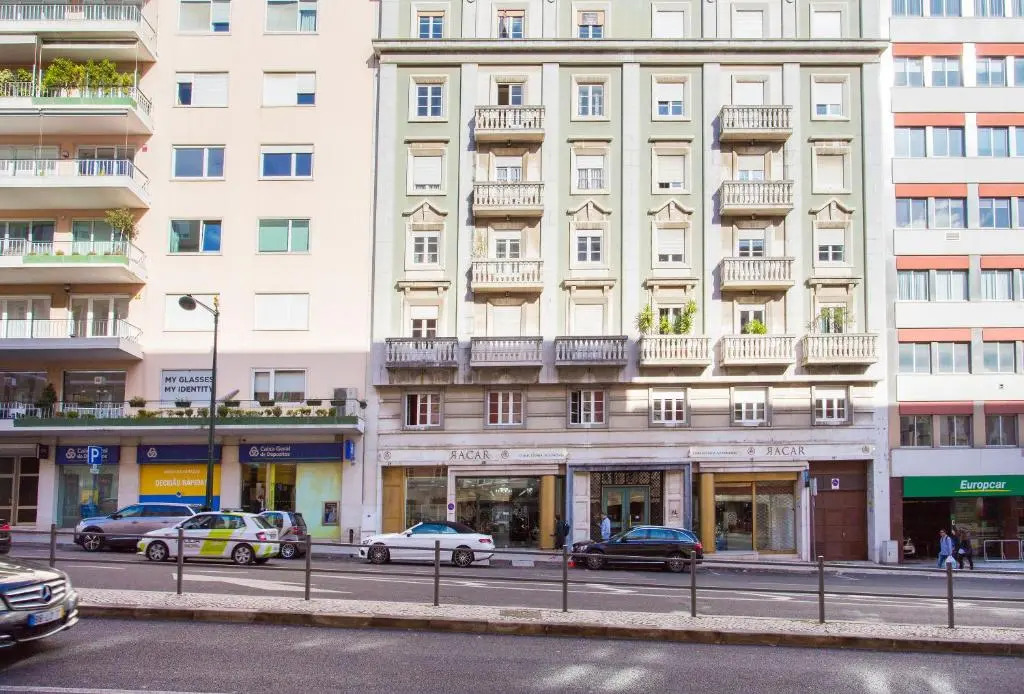 Amazing City Center 2 bdr flat!