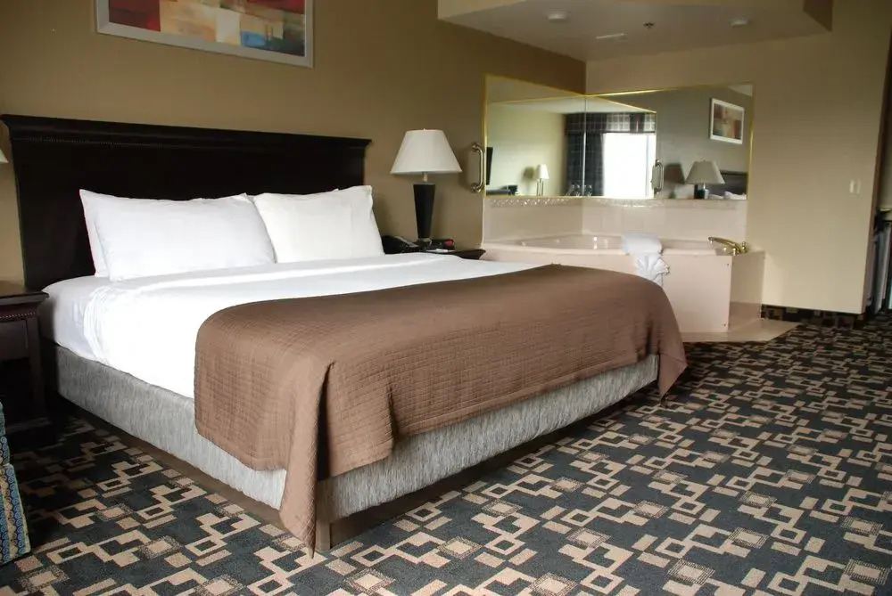 The Plaza Hotel & Suites Winona