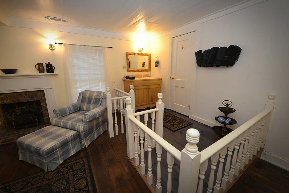 Old Storehouse Inn