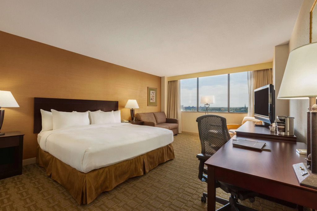 Hilton Fort Wayne at the Grand Wayne Convention Center