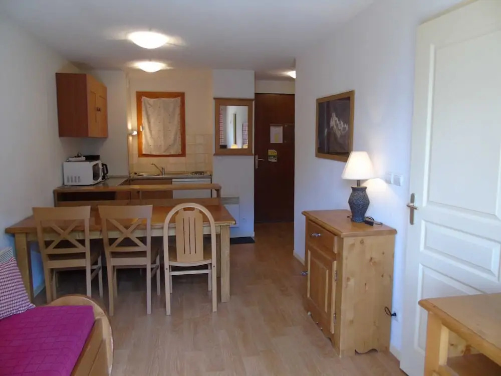 Lou Services Apartment BAA3 LSI 001