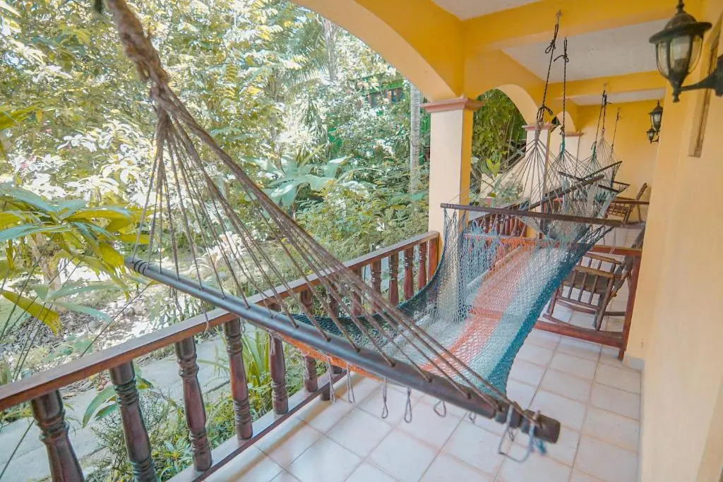 Hotel Tres Banderas