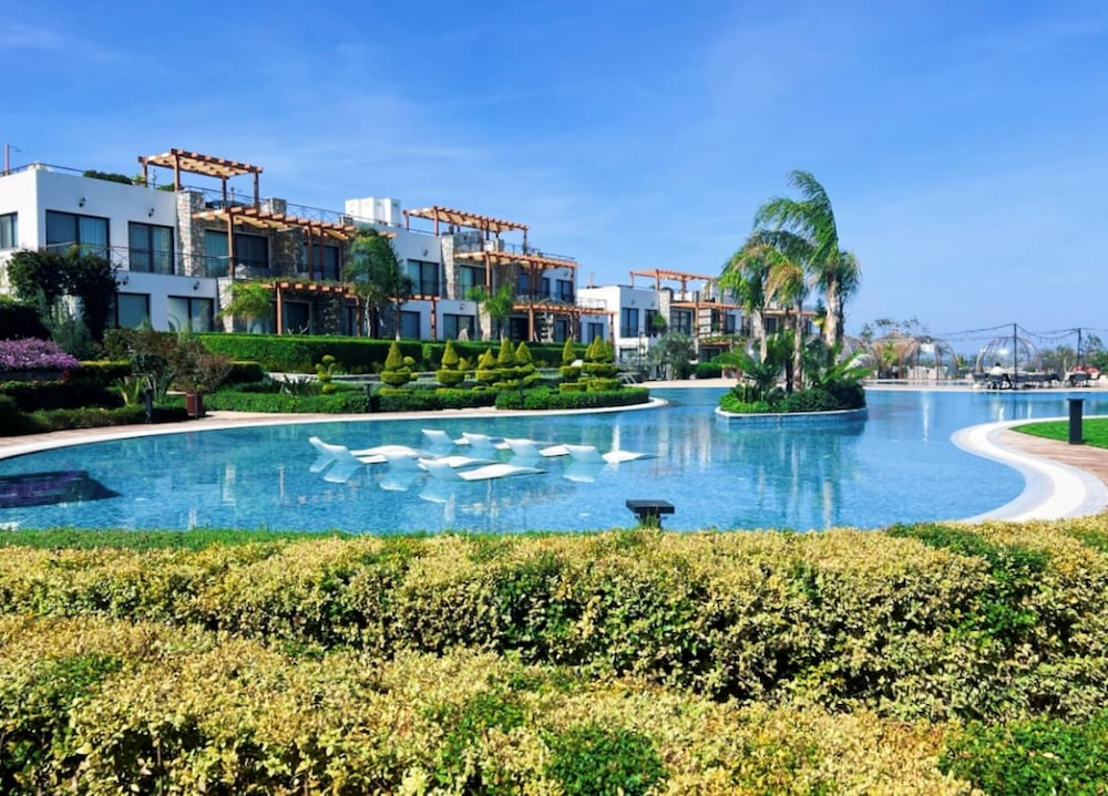 Modern and Luxurious Apartment in a Prime Resort