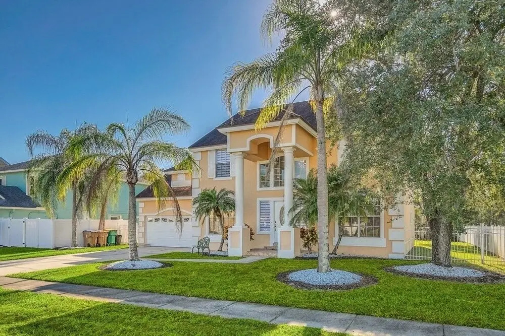 Gorgeous Floridian Style 5 Bed 3 Bath Pool Home 5 Bedroom Villa by Redawning