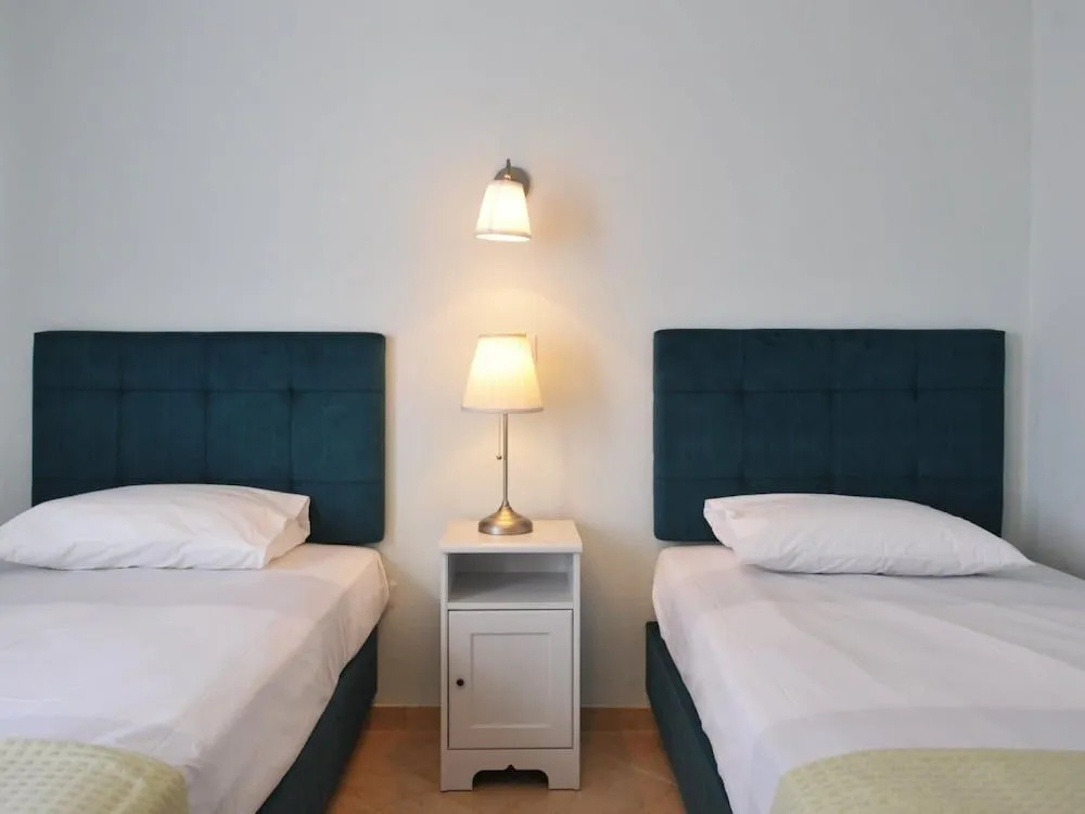 Fotinia Beach House 1st floor - Dionysiou Beac...
