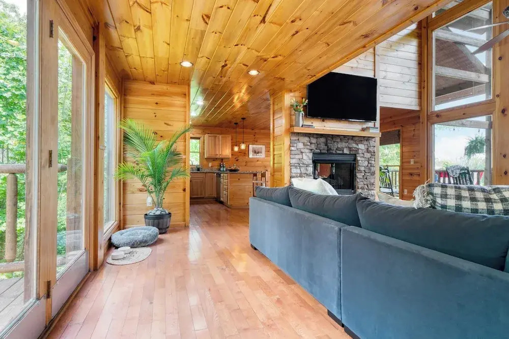 Hottub, Sauna, Pool Table, Views Mins to Downtown Gatlingburg Hollow's Haven