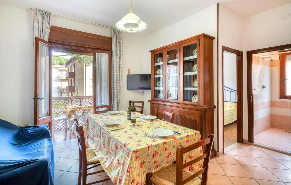 Nice Apartment in Rosolina Mare With 2 Bedrooms and Wifi
