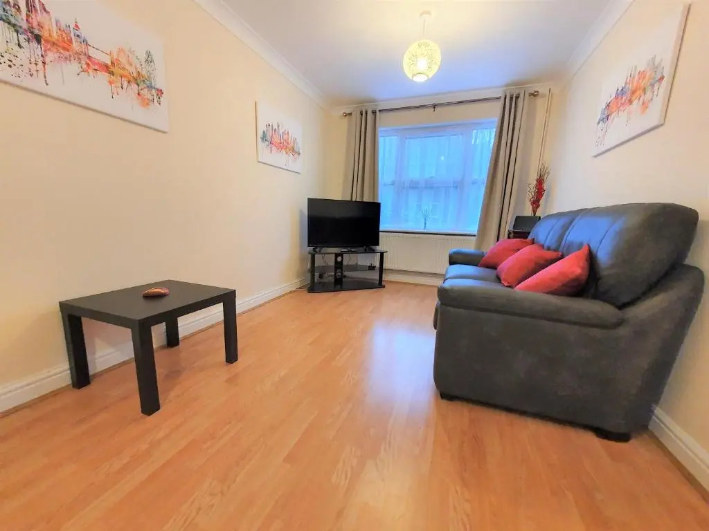 Friars Walk 2 with 2 bedrooms, 2 bathrooms, fast Wi-Fi and private parking