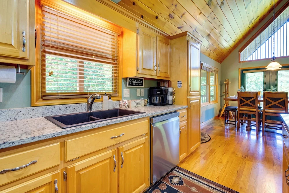 Beautiful Smoky Mountain Chalet With Game Room!