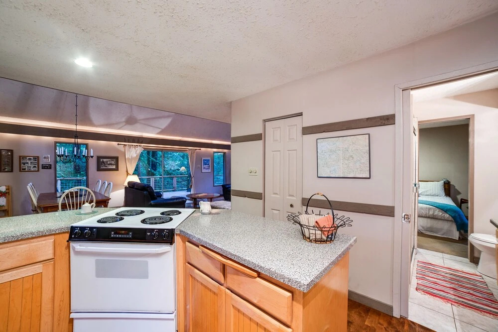 55sl - Hot Tub - Wood Stove - Sleeps 10 3 Bedroom Home