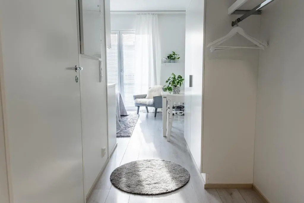 Compact high quality top floor studio in perfect location