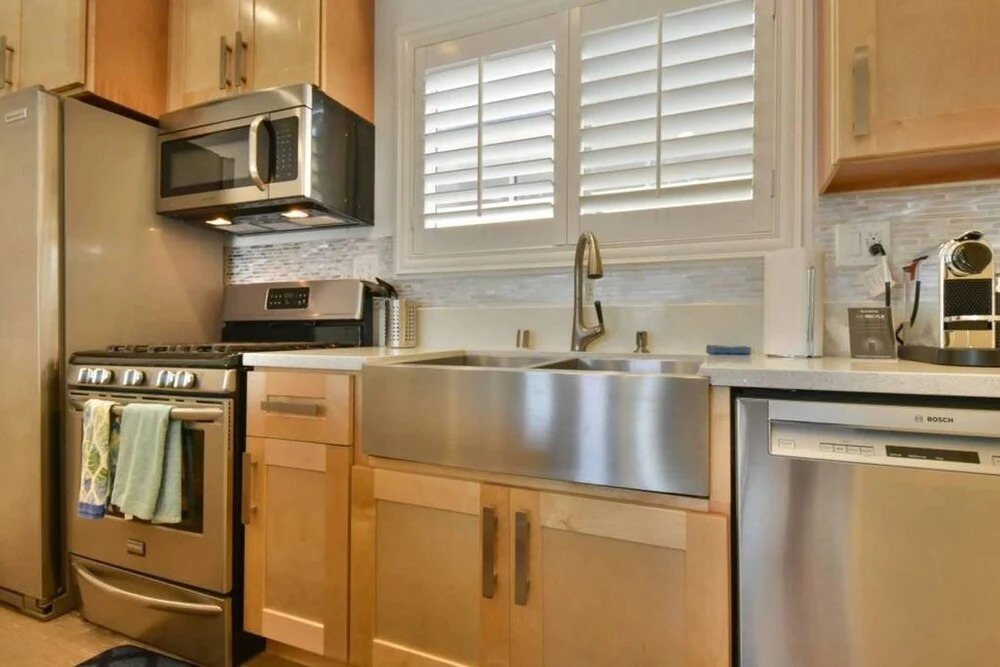 A2 Magnificent Home Steps From the Beach Sleeps 4