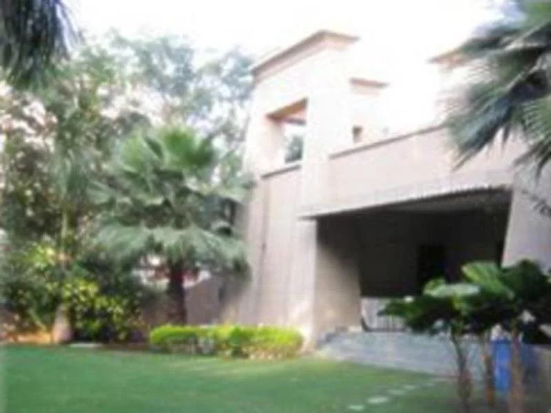 Oxford Suites & Rooms