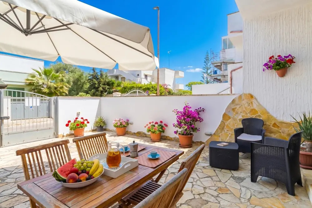 Villetta Bel Mare with garden near sea